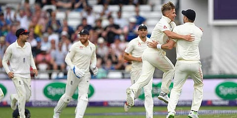 2-வது டெஸ்ட்: இங்கிலாந்து ’வேகத்’தில் சரிந்தது பாக்.!