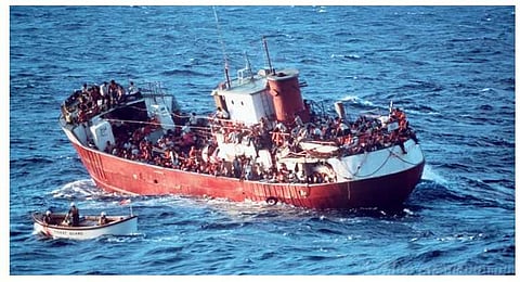 கடலில் படகு மூழ்கி 50 பேர் பரிதாப பலி!