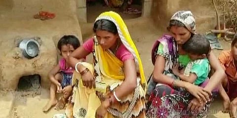 ரேஷன் கார்டு கொடுக்காமல் அலைக்கழிப்பு: பசியால் வாடி பெண் உயிரிழப்பு