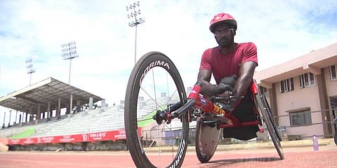 தடைகளை தகர்த்து தடகளத்தில் சாதிக்கும் மாற்றுத் திறனாளி மனோஜ்