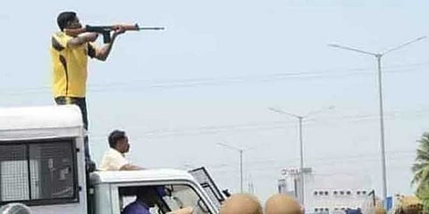 பணியில் இல்லாத இடத்தில் துப்பாக்கிச் சூடு நடத்த உத்தரவிட்ட துணை தாசில்தார் - வெளிவரும் உண்மைகள்