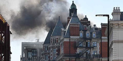 லண்டன் நட்சத்திர ஓட்டலில் பயங்கர தீ: உயிர் தப்பிய பாப் பாடகி