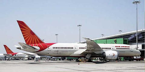 ’நல்ல காற்று வேணும்’: விமானத்தின் கதவைத் திறக்க முயன்ற பயணி!