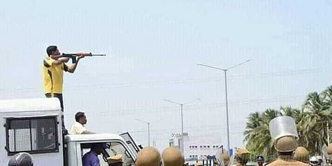 துப்பாக்கிச்சூட்டில் பயன்படுத்திய துப்பாக்கிகளை பறிமுதல் செய்யக் கோரி வழக்கு