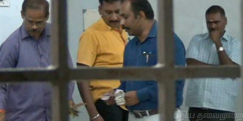 திருச்செங்கோடு வட்டாரப் போக்குவரத்து அலுவலகத்தில் விடிய விடிய ரெய்டு