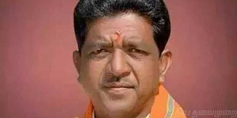 காவல் நிலையத்திற்குள் புகுந்து போலீசாரை 2 முறை கன்னத்தில் அறைந்த பாஜக எம்எல்ஏ..!