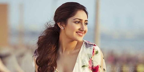 வைரலாகும் நடிகை சாயிஷாவின் ‘சொடக்குமேல’ டான்ஸ்