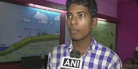 சமையல்காரரின் மகன் ஜேஇஇ தேர்வில் சாதனை..!