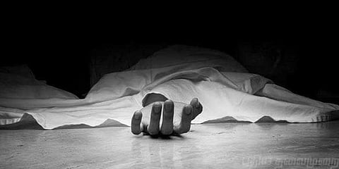 பயிற்சி மருத்துவர் விஷம் குடித்து தற்கொலை