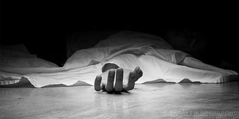 ‘கடவுள் உயிர் கொடுப்பார்’ சடலத்துடன் 3 நாட்கள் இருந்த குடும்பம்