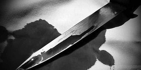 பட்டப்பகலில் ரேசன் கடைக்குள் ஊழியர் வெட்டிக் கொலை