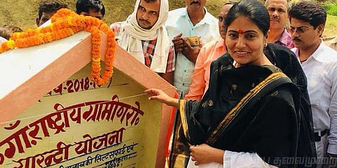 மத்திய அமைச்சருக்கே ஈவ் டீசிங் தொல்லை கொடுத்த இளைஞர்கள் - அதிர்ச்சி சம்பவம்