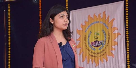 ஸ்கார்ஃப், ப்ரகா அணிந்து செஸ் விளையாடனுமா ? போட்டியிலிருந்து விலகிய இந்திய வீராங்கனை