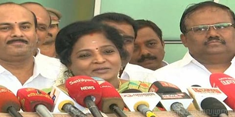 18 எம்.எல்.ஏக்கள் வழக்கு அணுகுண்டா? புஸ்வாணமா? - தமிழிசை பேட்டி