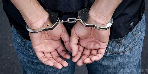 ஹீரோயின்களின் புகைப்படங்களைக் காட்டி ஆன்லைன் மோசடி: சிக்கினார் முன்னாள் பிரின்சிபல்!