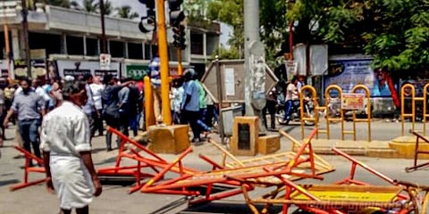 தூத்துக்குடியில் தொடரும் கைது நடவடிக்கை: வீட்டை விட்டு வெளியேறும் ஆண்கள்..!