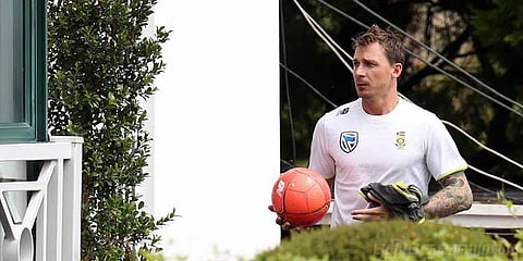 இங்கிலாந்தில் பணத்தைத் தொலைத்த வேகப்பந்துவீச்சாளர் ஸ்டெயின்!