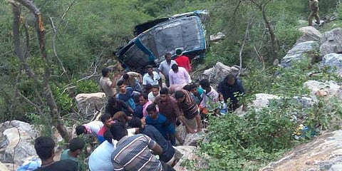 ரமலான் சுற்றுலா சென்று திரும்பிய போது விபத்து : 34 பேர் படுகாயம்!