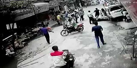 தலைநகரில் தாதாக்கள் மோதல்: சினிமா ஸ்டைலில் சரமாரி துப்பாக்கிச் சூடு, 3 பேர் பலி!