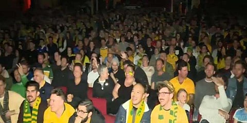 விண்வெளி ஓடத்தால் கால்பந்து ரசிகர்கள் அதிர்ச்சி