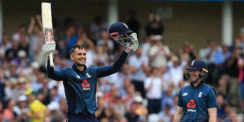 ஆஸ். பந்து வீச்சாளர்களை பிழிந்து எடுத்த இங்கிலாந்து - 481 ரன்கள் குவித்து உலக சாதனை