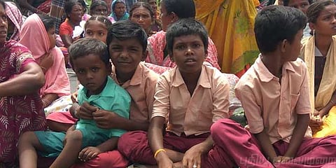 “காப்பாத்துங்க... கத்திய மாணவர்கள்” - பட்டப்பகலில் ஏற்பட்ட பரபரப்பு சம்பவம்!