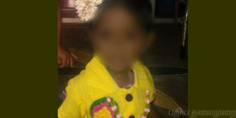 தந்தையின் கண்முன்னே பள்ளி வாகனம் ஏறி சிறுமி பலி