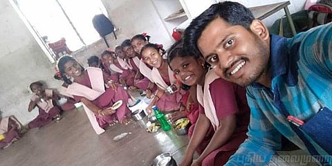 மாணவர்களின் பாசப்போராட்டத்திற்கு வெற்றி:  ஆசிரியரின் பணியிட மாற்றம் நிறுத்தம்