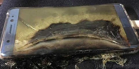 ஸ்மார்ட்ஃபோன் வெடித்து அதிகாரி பரிதாப பலி!