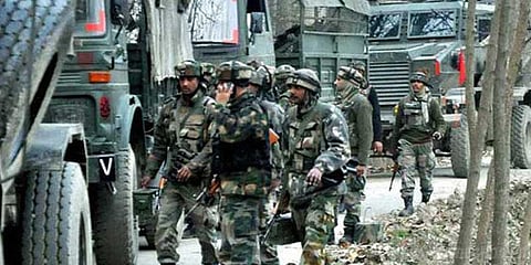 காஷ்மீரில் 3 பயங்கரவாதிகள் சுட்டுக்கொலை