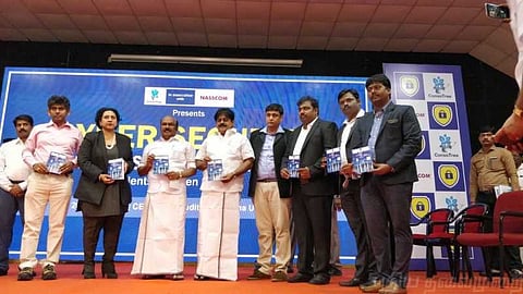 மாணவர்களை குறி வைக்கிறதா அதிமுக !