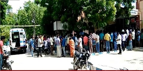 மது அருந்திய தொழிலாளர்கள் 3 பேர் பரிதாபமாக உயிரிழப்பு