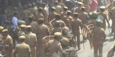 தூத்துக்குடி: வீட்டின் சுவரில் பதிந்த 2 தோட்டாக்கள் கண்டுபிடிப்பு