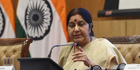 பாஜக ஆதரவாளர்களால் ரேட்டிங் குறைந்த சுஷ்மா !