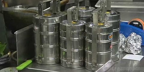 பிளாஸ்டிக் பொருட்களுக்கு தடா: ஸ்டீல் கேரியரில் உணவு விற்பனை