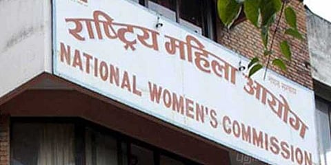 பாதிரியார்கள் விவகாரம் : கேரள டிஜிபிக்கு உத்தரவு போட்ட பெண்கள் ஆணையம்