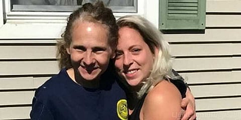 பக்கத்து வீட்டில் இருந்த அக்காவை ஃபேஸ்புக்கில் தேடிய தங்கை !