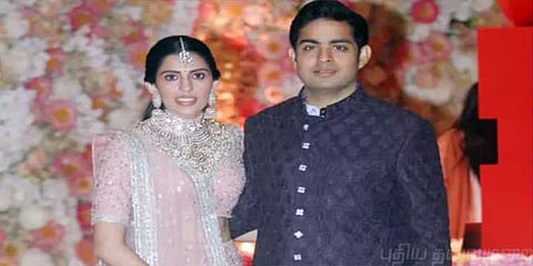 அம்பானி வீட்டு நிகழ்ச்சியில் குவிந்த திரை நட்சத்திரங்கள்