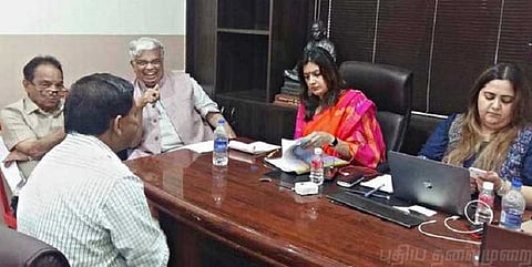 அரசியல்வாதிகளுக்கும் எழுத்துத் தேர்வு, இண்டர்வியூவ் - விழிப் பிதுங்கிய தேர்வாளர்கள்