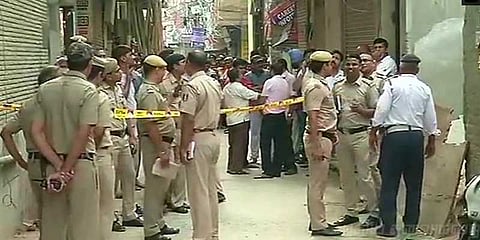 ஒரே குடும்பத்தில் 11 பேர் தூக்கில் தொங்கிய பரிதாபம்: கொலையா?