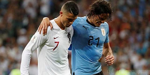 எதிரணி வீரருக்கு தோள் கொடுத்த ரொனால்டோ ! கண்கலங்கிய ரசிகர்கள்