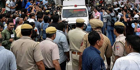 ஒரே வீட்டில் 11 பேர் மர்ம மரணம்: வீட்டில் இருந்த விநோத தடயம்..!