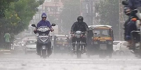 நள்ளிரவில் சூறைக்காற்றுடன் மழை.. ஜில்லென்று மாறிய சென்னை..!