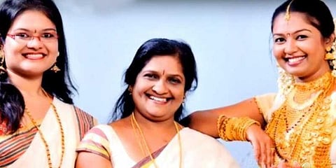 கள்ள நோட்டு புகாரில் பிரபல டிவி சீரியல் நடிகை குடும்பத்துடன் கைது