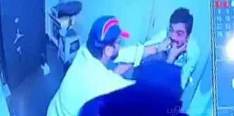 திருட வந்த தம்பதியுடன் கட்டி புரண்டு சண்டையிட்ட நகைக்கடை உரிமையாளர் - வீடியோ