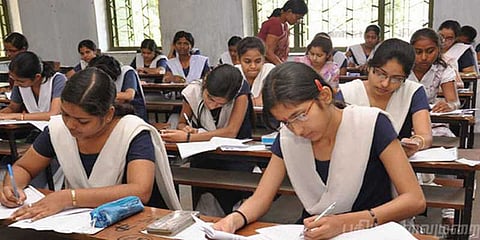 100% தேர்ச்சிக்காக மாணவர்கள் தேர்வு எழுதுவதை தடுத்தால் ஓராண்டு சிறை, ரூ.5 லட்சம் அபராதம்