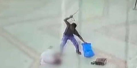 மனைவியை வெட்டிக்கொன்ற கணவர் : பதறவைக்கும் சிசிடிவி காட்சிகள் !