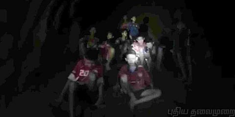 15 நாட்களாக குகைக்குள் தவித்த சிறுவர்கள்: வீரர்களின் முயற்சியால் 4 பேர் பத்திரமாக மீட்பு