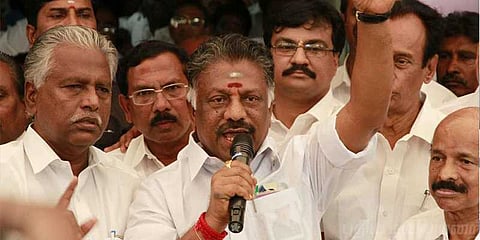 எம்.எல்.ஏக்கள் தகுதி நீக்க கோரி வழக்கு ! இன்று உச்சநீதிமன்றத்தில் விசாரணை