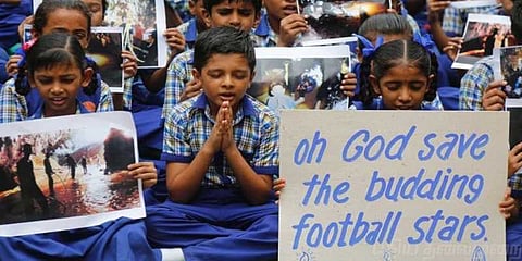 வெற்றிகரமான ஆபரேஷனில் 8 சிறுவர்கள் மீட்பு: சலிப்பில்லாமல் தொடரும் வீரர்களின் மீட்புப் பணி..!